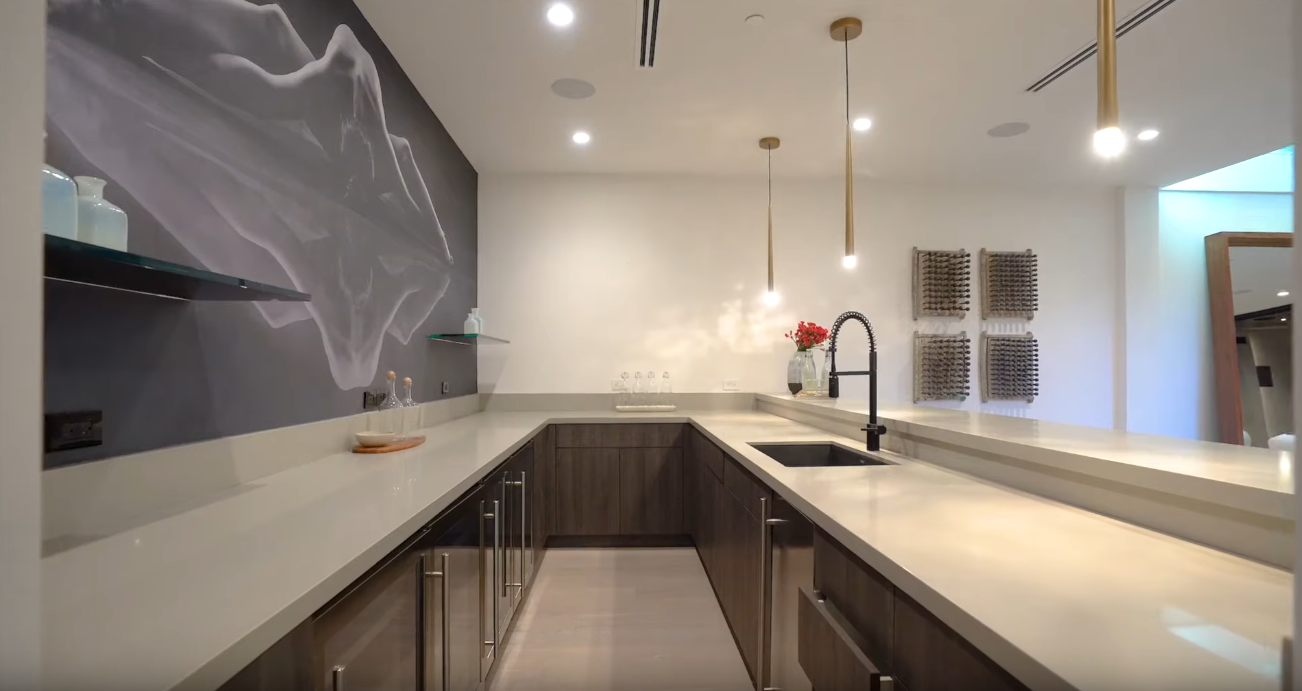 41 Photos vs. Modern Architectural Marvel in Beverly Hills, California | Sotheby's International Realty - Luxury Home & Interior Design Tour 41 Photos vs. Modern Architectural Marvel in Beverly Hills, California | Sotheby's International Realty - Luxury Home & Interior Design Tour