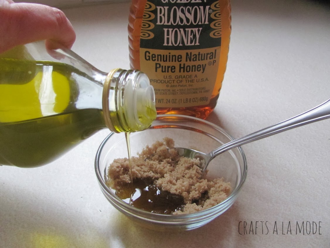 All Natural Honey and Brown Sugar Lip Scrub Crafts a la mode