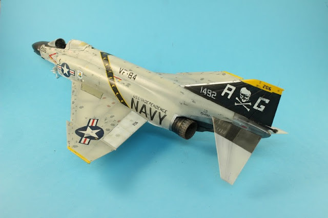 Montage pas à pas du F-4B Phantom II d'eduard au 1/48. F-4B Phantom II,Eduard 1/48, la pose des décalcomanies.