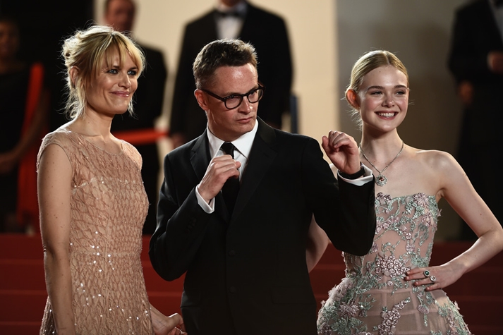 Nicolas Winding Refn y Elle Fanning en Cannes