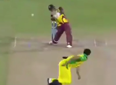 Andre Russell smashes two mighty sixes off Mitchell Starc bowling