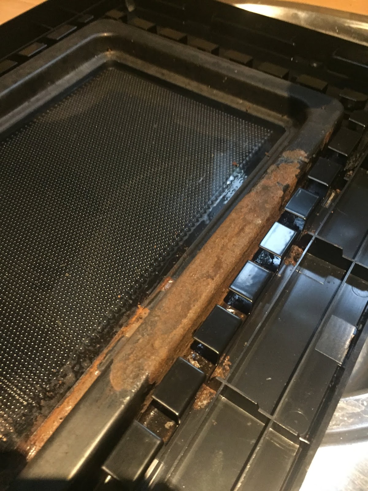 Repairing a Bosch microwave oven with a rusty door