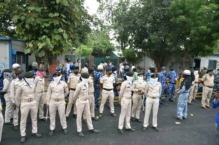 तेजस्वी यादव को गोपालगंज जाने की नहीं मिली मंजूरी, तेजस्वी की अर्जी को जिला प्रशासन ने किया नामंजूर, आवास के बाहर भारी मात्रा में पुलिस तैनात ।