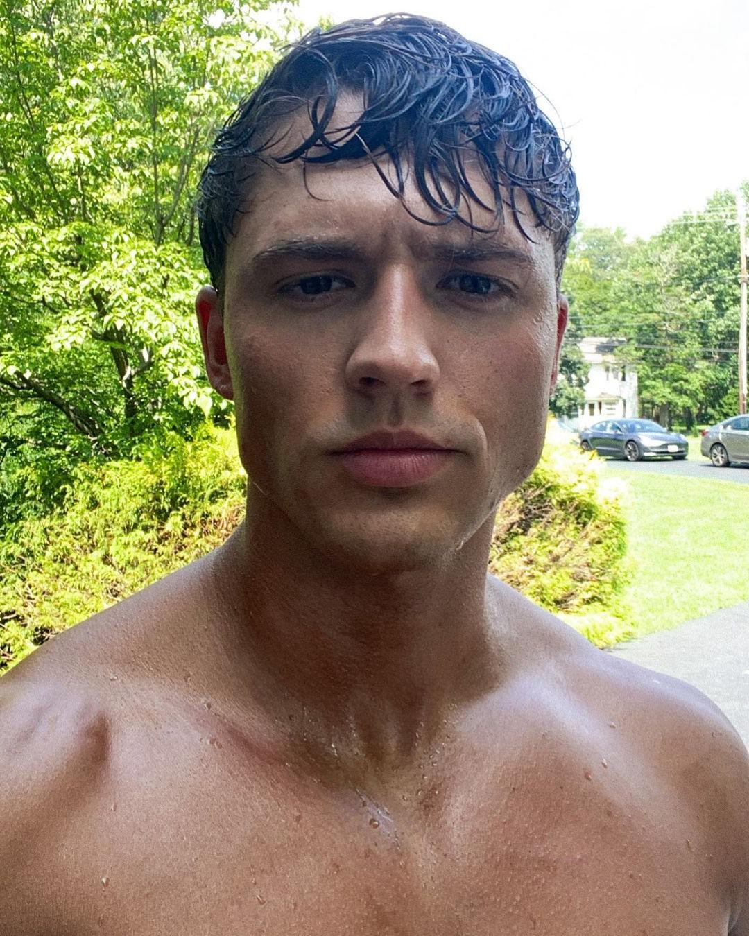 attractive-fit-male-model-wet-hair-sweaty-shirtless-body-beautiful-lips-amazin-g-jawline-selfie