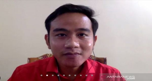 Gibran Ungkap Tokoh Favoritnya: Mega-Risma hingga Ganjar, Jokowi Tak Termasuk Gibran Ungkap Tokoh Favoritnya: Mega-Risma hingga Ganjar, Jokowi Tak Termasuk