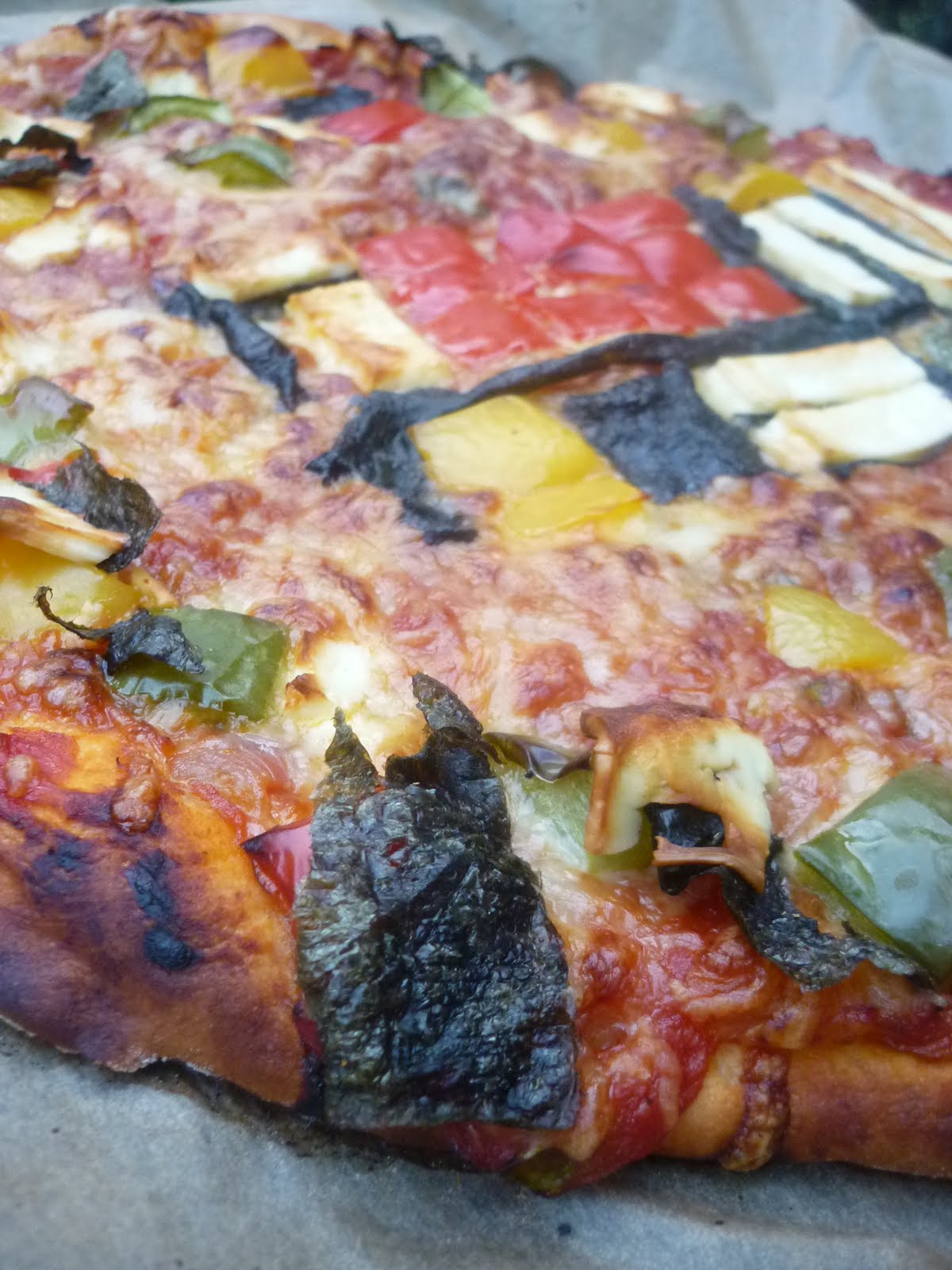 estrellacanela: Bunte Pizza mit Paprika und Algen à la Mondrian
