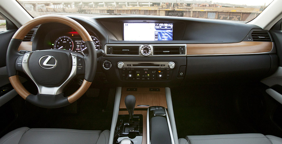Oto Motif Foto interior  mobil  lexus yang elegan  dan mewah