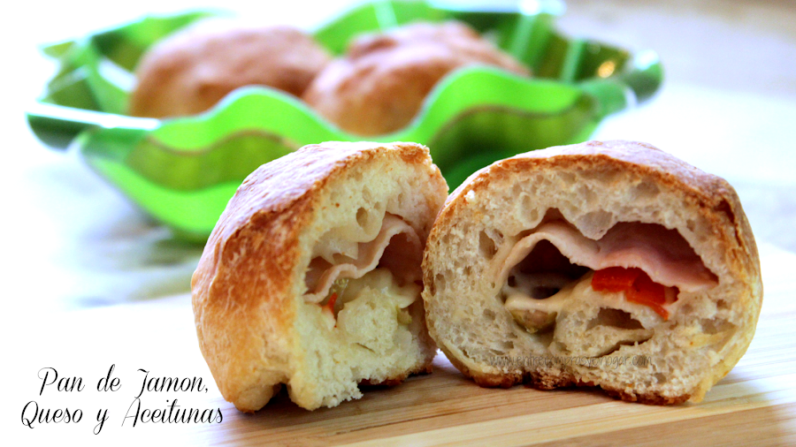 http://www.entrecomprasyelhogar.com/2013/10/receta-pan-de-jamon-queso-y-aceitunas/