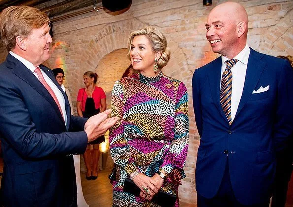 Queen Maxima wore Saloni Isa ruffle dress. Lendelhaus & Historische Saftfabrik Werder in Potsdam, Brandenburg