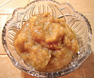small bowl of rustic applesauce