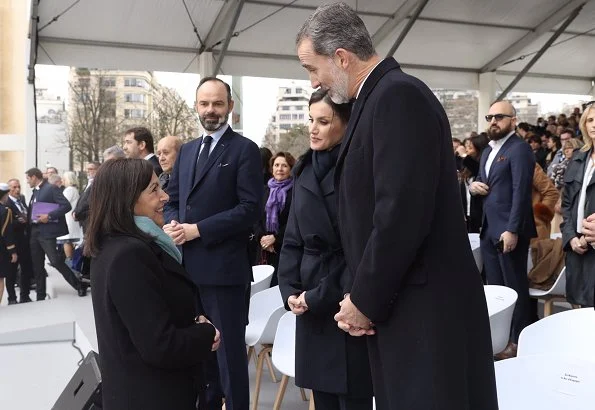 Queen Letizia wore Hugo Boss wool coat with fur collar