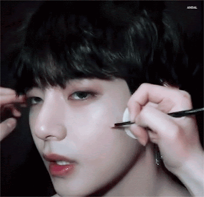 V BTS dan Taeyong NCT Dijuluki Idol Pria dengan Visual Menawan Hingga Buat Netizen Speechless 2 download%2B %2B2020 07 05T224724.972