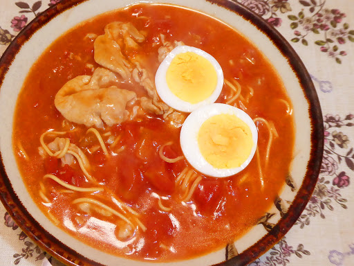 トマト缶を使ってマルタイラーメンしょうゆ味（棒ラーメン）をアレンジしてみる