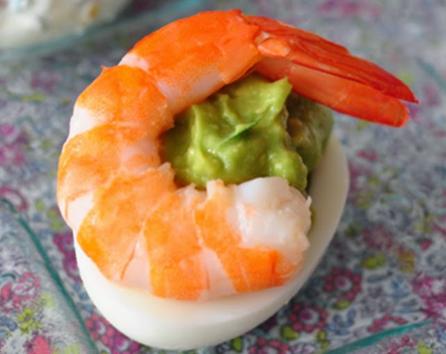 Huevos Rellenos De Guacamole Y Camarones