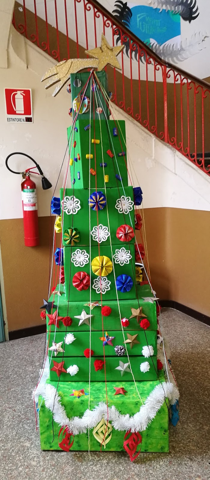 I Colori Della Scuola Primaria Uno Speciale Albero Di Natale