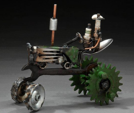 miniatur traktor dari busi bekas