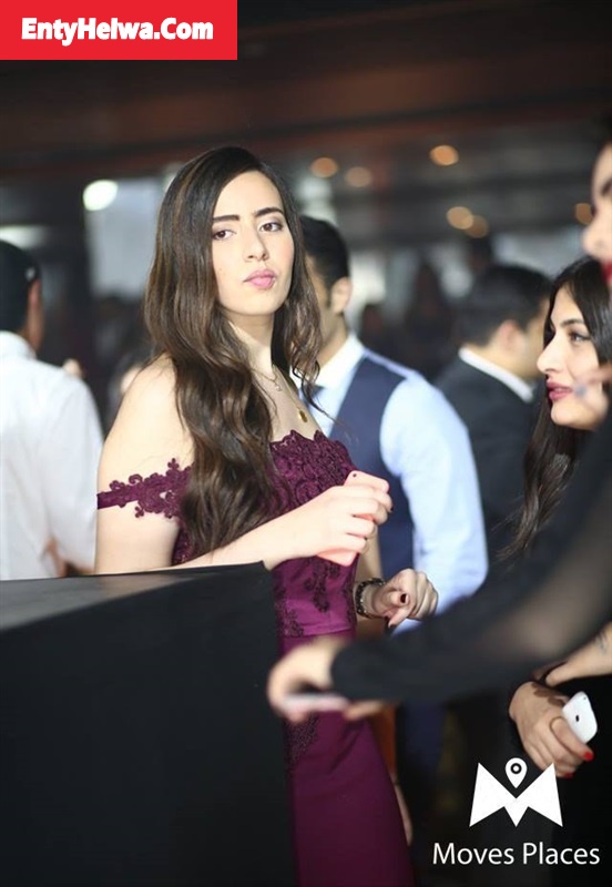 صور بنات ثانوي المدرسة الامريكية في مصر في حفلة مثيرة