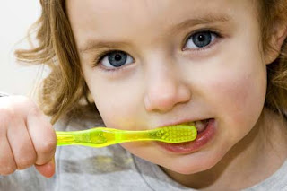Chăm sóc cho trẻ em sau khi nhổ răng sữa Cham-soc-cho-tre-em-sau-khi-nho-rang-sua-03