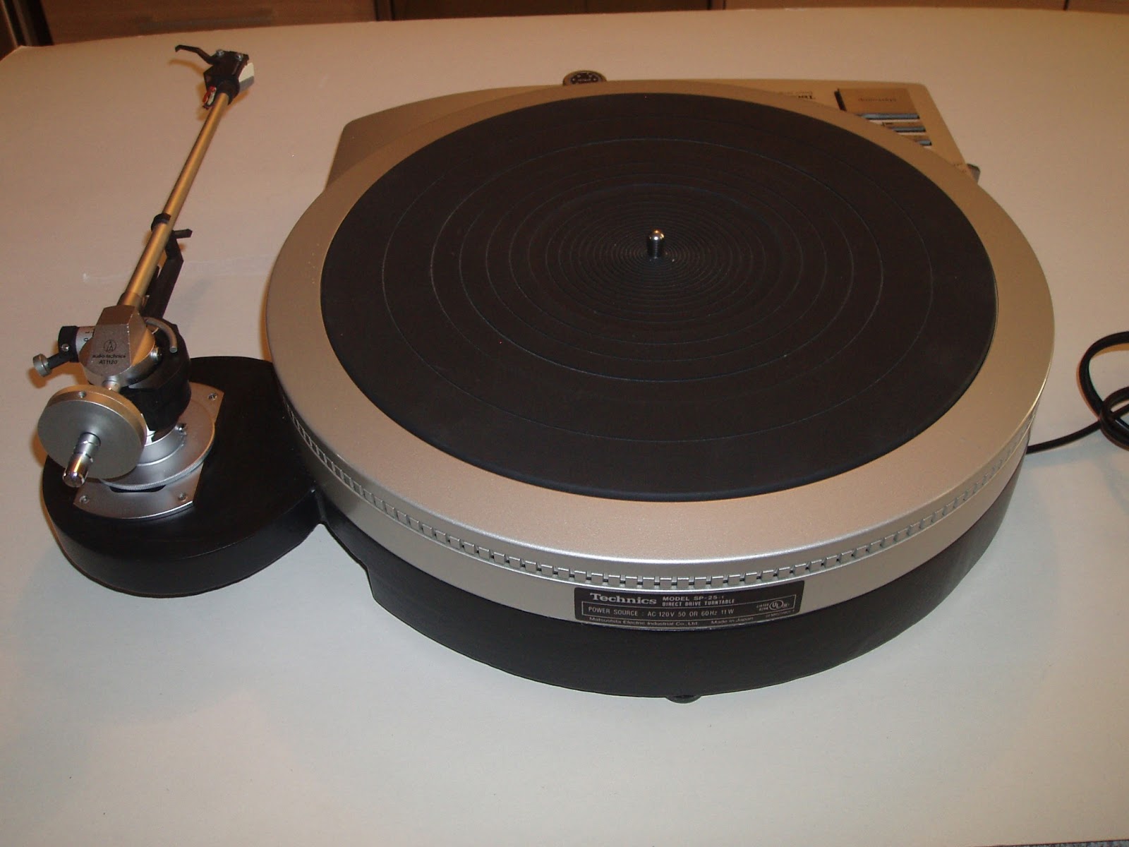 Old Turntables: Technics SP 25 - Audio Technica AT 1120