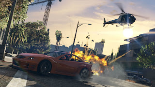 Grand Theft Auto V هي اللعبة الرابعة عشرة في السلسلة ، وإذا كان بإمكانها تكرار نجاح سابقاتها ، فيجب أن يكون هناك المزيد في المستقبل. بدأت سلسلة GTA في عام 1997 ، في ذلك الوقت كانت تعرف مطورها Rockstar North باسم DMA Design. يسرد الجدول أدناه جميع إصدارات Grand Theft Auto حتى الآن , وقد فاقت اللعبة توقعات الشركة وصدمة الجمهور من ما تحمله اللعبة من سخرية للمجتمع الامريكي المعاصروايضا من تصميم اللعبة من حيث الجرافيك لاسيما ان اللعبة تتوفر على عالم واسع الطرف شاسع المساحة تستحق هذه المساحة التي قد تكون بالفعل خيالية وحتى بعد كل هذه المساحة هي في الاساس مساحة مضغوطة عن طريق حاسوب ذو مواصفات عالية متوفر في السوق حجمها في الاساس 60 جيقا تقريبا ولكن تم ضغطها مرة اخرى بواسطة ذو مواصفات جبارة لايتوفر في الاسواق بل ينتج حسب الطلب .