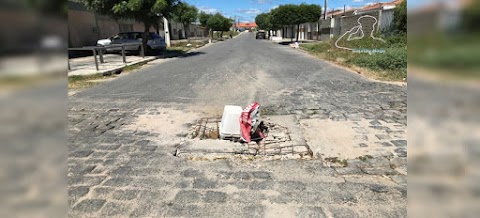 Tampa do bueiro traz problemas de segurança na mobilidade urbana no Bairro da Maternidade