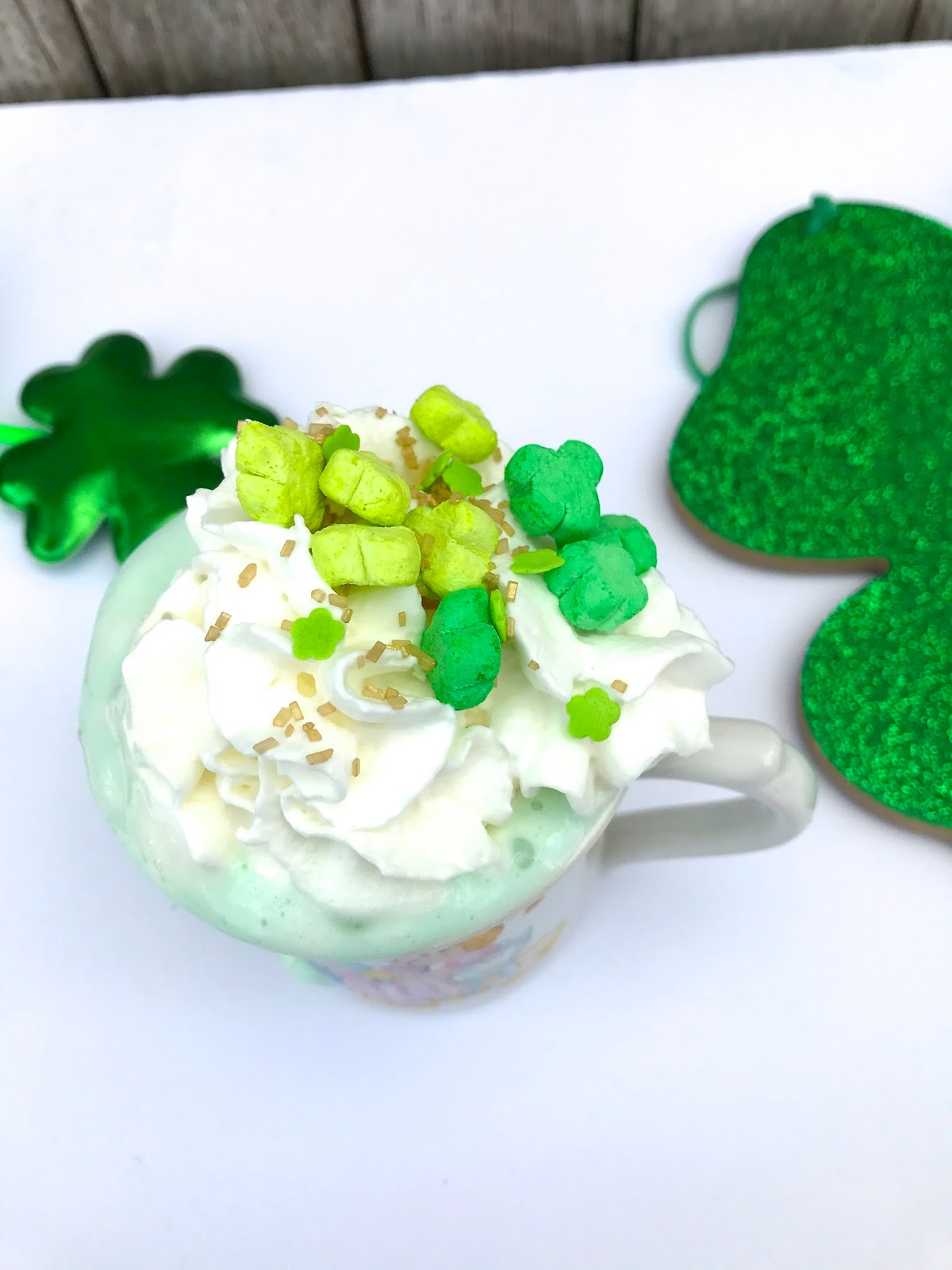 Airing My Laundry, One Post At A Time... How To Make Easy Leprechaun