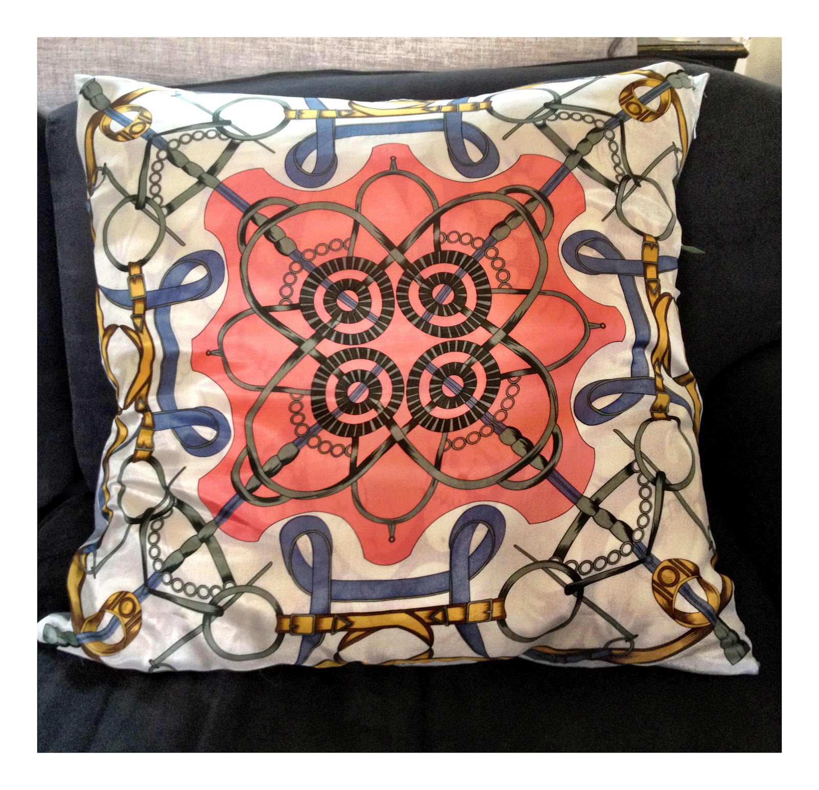 Maison Anna Just made ready for sellingcushions!