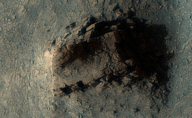 На Марсе обнаружены структуры, явно не природного происхождения