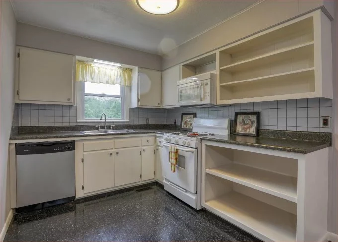 affordable-cozy-log-cabin-kitchen