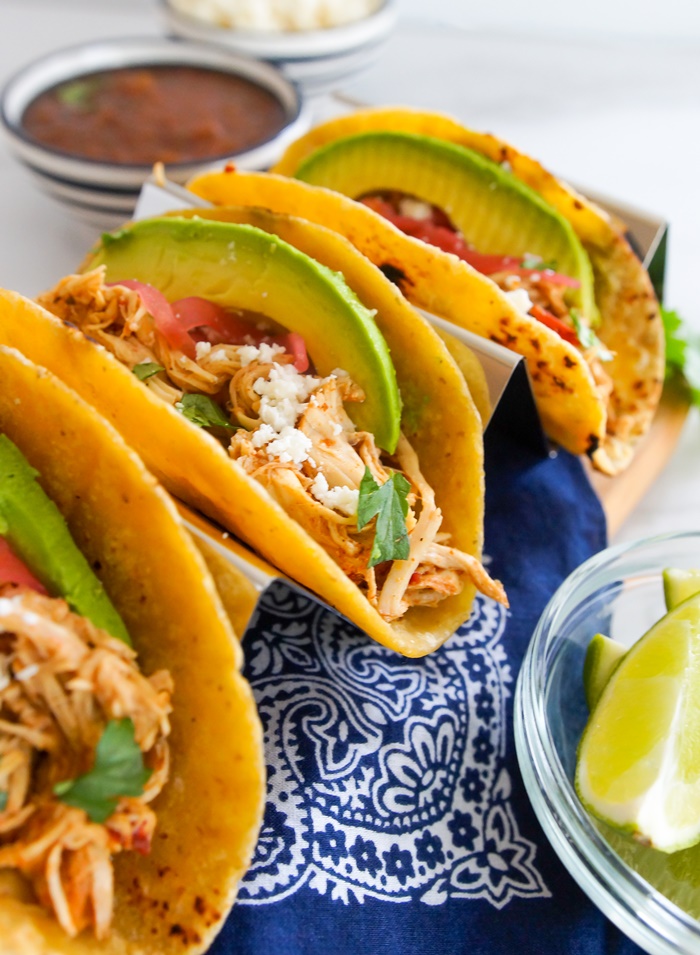 how to make crockpot chicken tacos