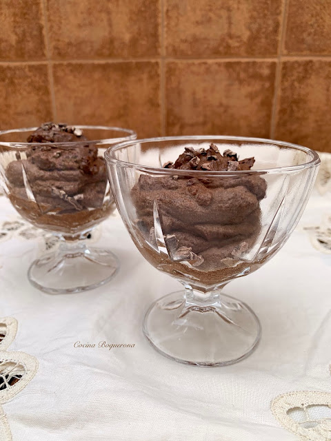 Mousse de chocolate vegano con aquafaba
