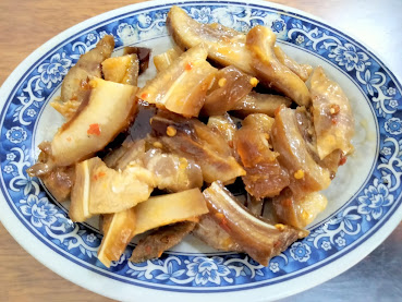 內壢美食[一畝田]榨菜肉絲麵、手抓餅、牛肉麵，想念的好滋味