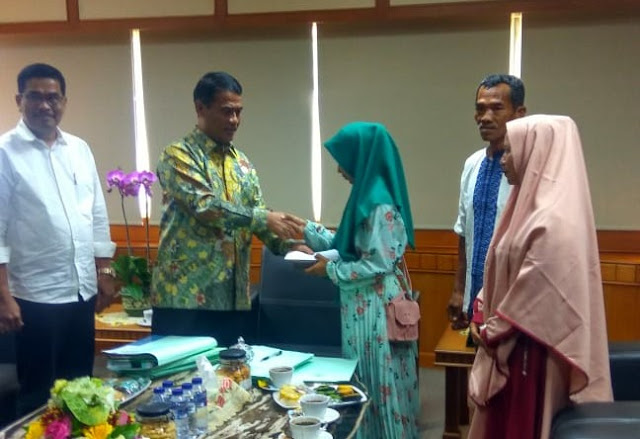 Siswa Yang Sakit Perut di Sekolah, Belum Terima Sapi dan Traktor Bantuan Menteri Amran September 21, 2019