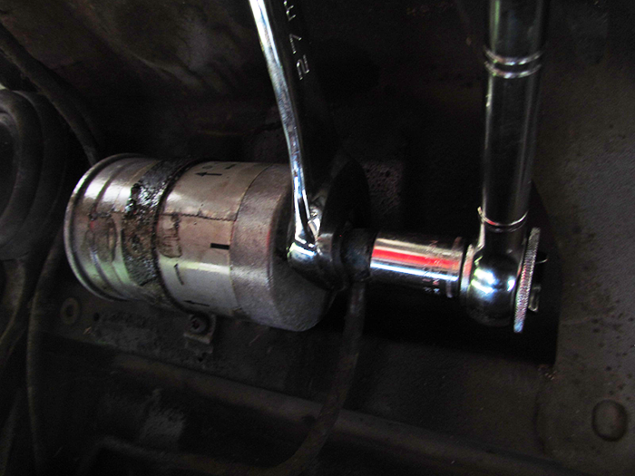 Fuel Filter Replacement on SAAB c900 Crawls Backward (When Alarmed)