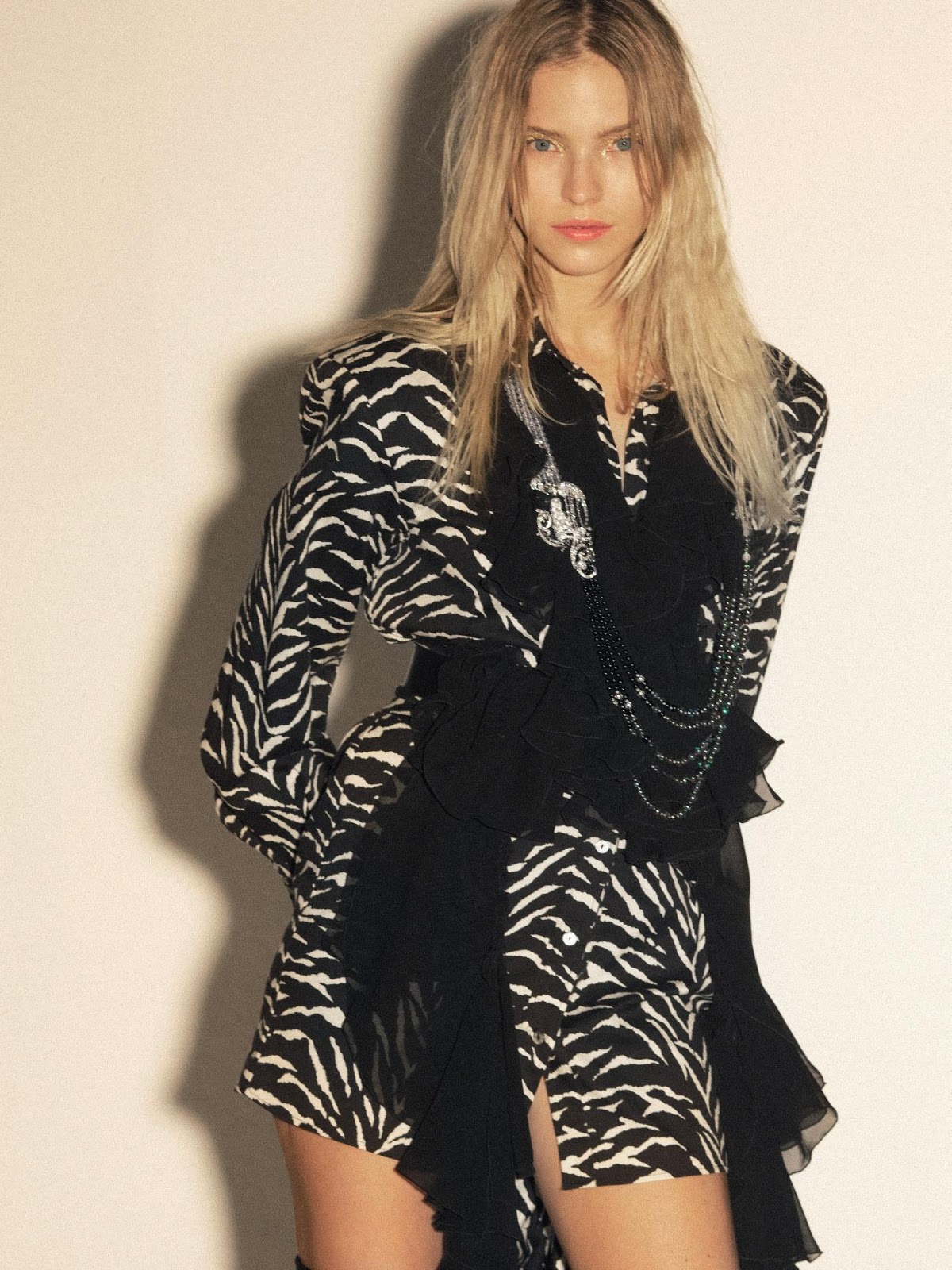 39 Lolas: Sasha Luss by Hans Feurer for Numéro France n.210 February 2020