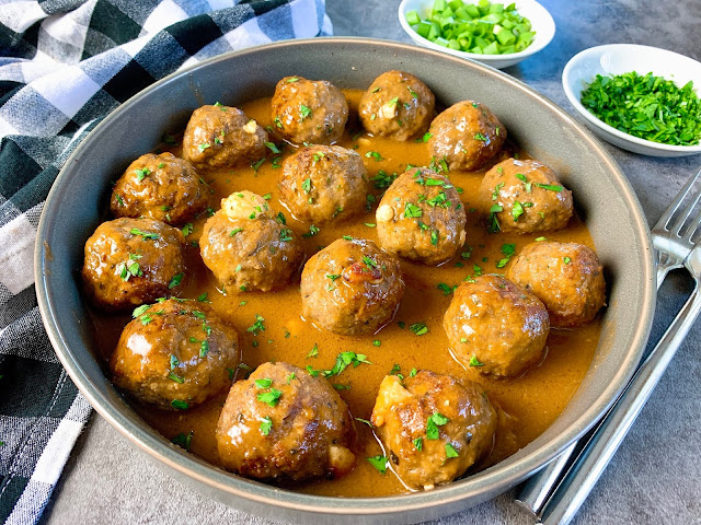 Mozzarella-Stuffed Meatballs and Gravy