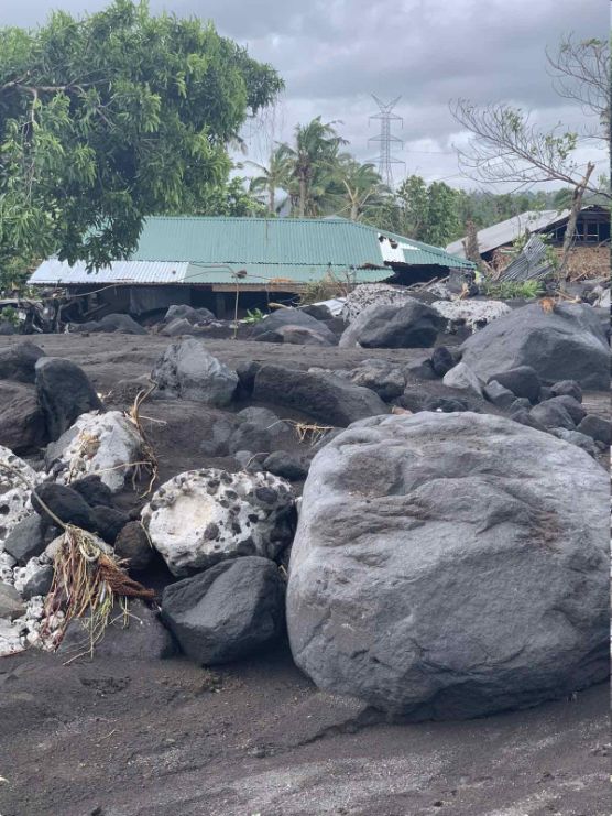 300 homes buried under huge rocks, lahar flow from Mayon