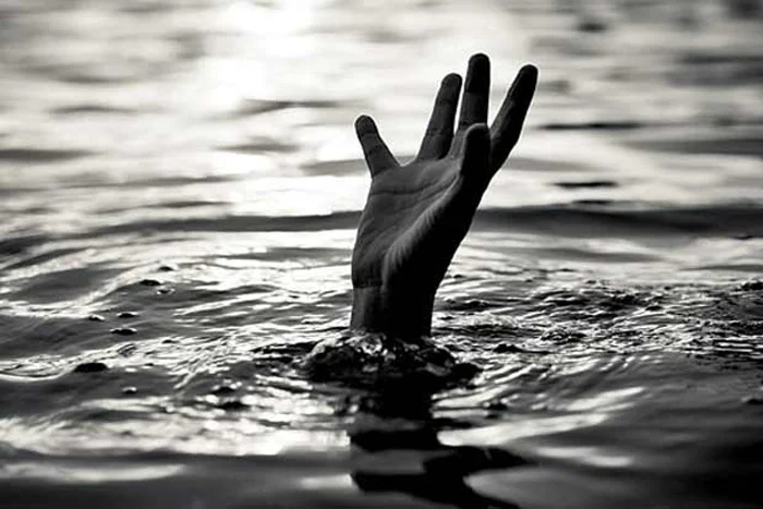 News, Kerala, Drowned, Death, hospital, Youth, Two youth drowned to death in Thooval Waterfall