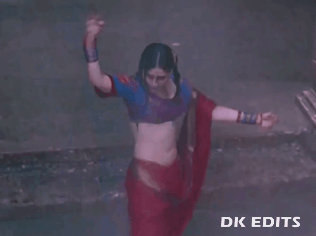 Kareena Kapoor saree drop navel