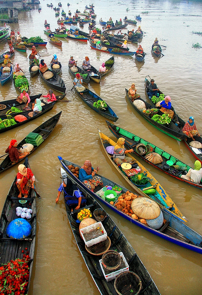 Floating Market boats Lok Baintan in Banjarmasin, Indonesia