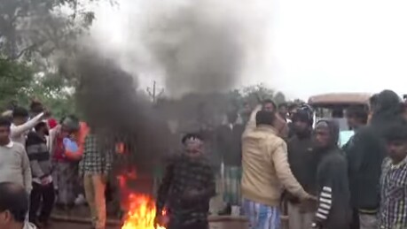 বধুর অস্বাভাবিক মৃত্যু, অভিযোগের পরেও ব্যবস্থা নেয়নি পুলিশ, পুর্ব মেদিনীপুরে পথ অবরোধে জনতা 1 বধুর অস্বাভাবিক মৃত্যু, অভিযোগের পরেও ব্যবস্থা নেয়নি পুলিশ, পুর্ব মেদিনীপুরে পথ অবরোধে জনতা