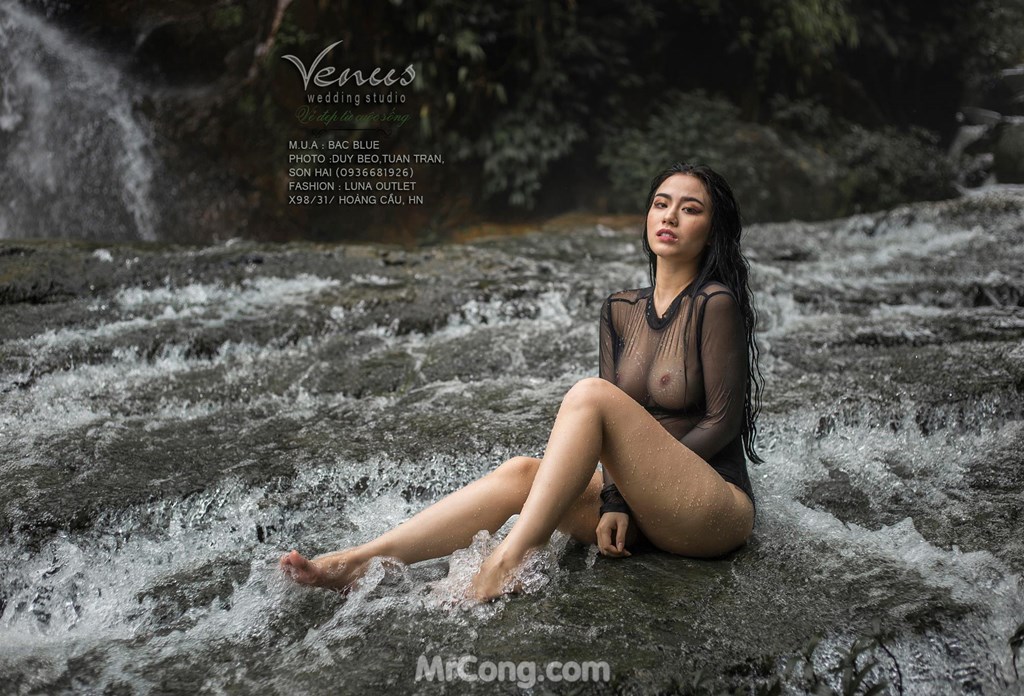 Linh Miu boldly let go of her chest in a set of photos taken under a waterfall