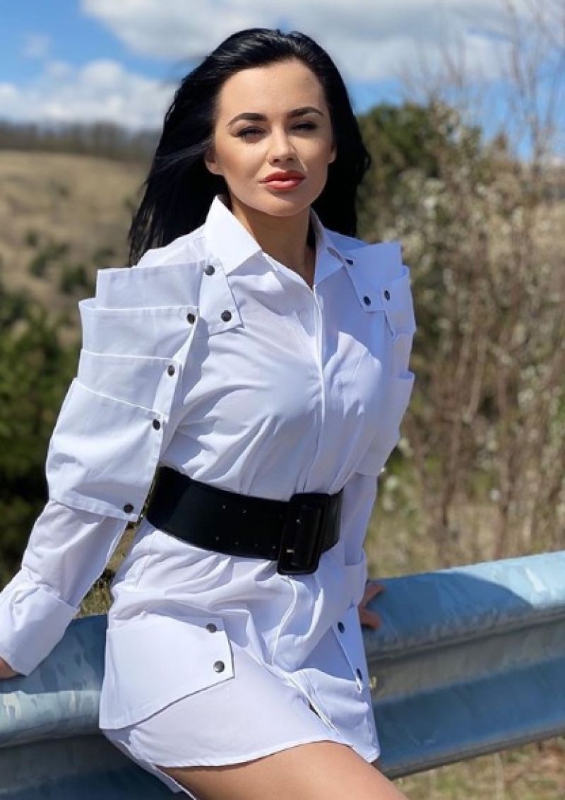 Carmen de la Sălciua, mai sexy ca niciodată! Cum s-a fotografiat cântăreața?