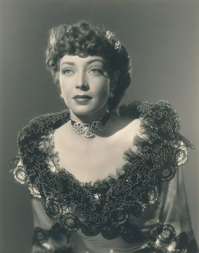 The ‘Queen’ of B Movies: 40 Vintage Portraits of Marie Windsor in the