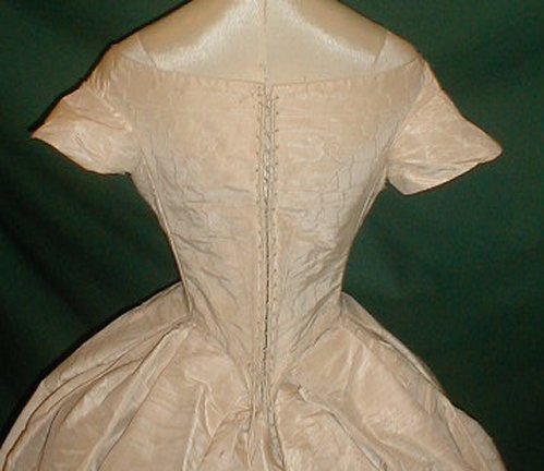 All The Pretty Dresses: Cream colored Ball Gown from the 1840's