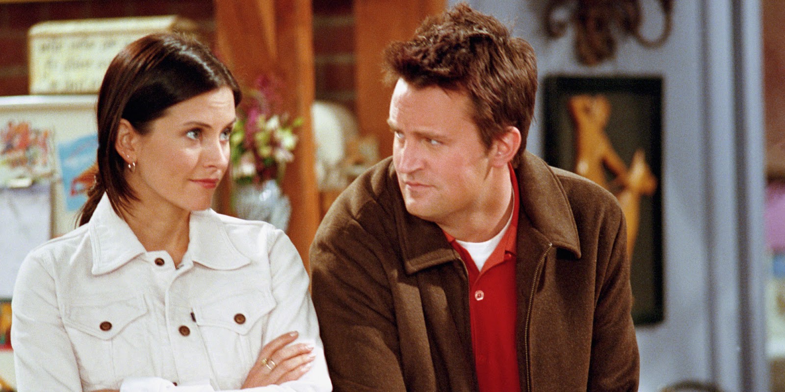 ‘FRIENDS’ COUPLE ‘MONICA’ AND ‘CHANDLER COME CLOSER IN REAL LIFE? Hollywood News Bollywood