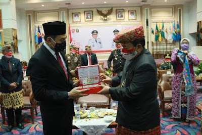 Gubernur Arinal Djunaidi, Orang Pertama Di Lampung  Yang Memiliki Uang Edisi Khusus HUT RI Ke-75