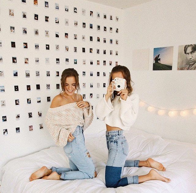 Cara Menata Polaroid di Dinding Kamar, Lihat Yuk! - BangIzalToy.Com