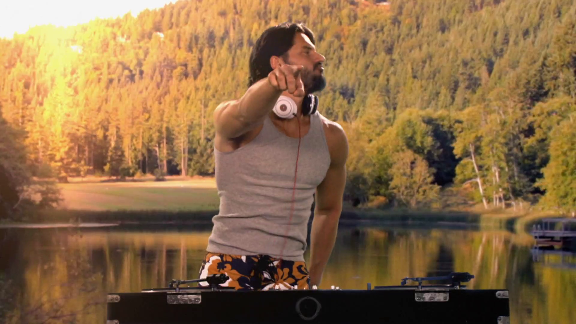 Joe Manganiello How I Met Your Mother ausCAPS: Joe Manganiello shirtless in How I Met Your Mother 8-08
