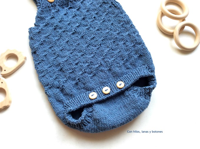 Con hilos, lanas y botones: Pelele Urban (Becharmed knitwear)